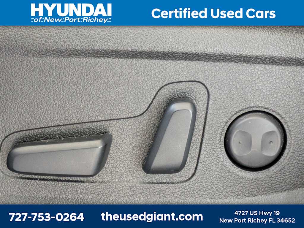 Thumbnail: 2022 Hyundai Santa Fe - 22