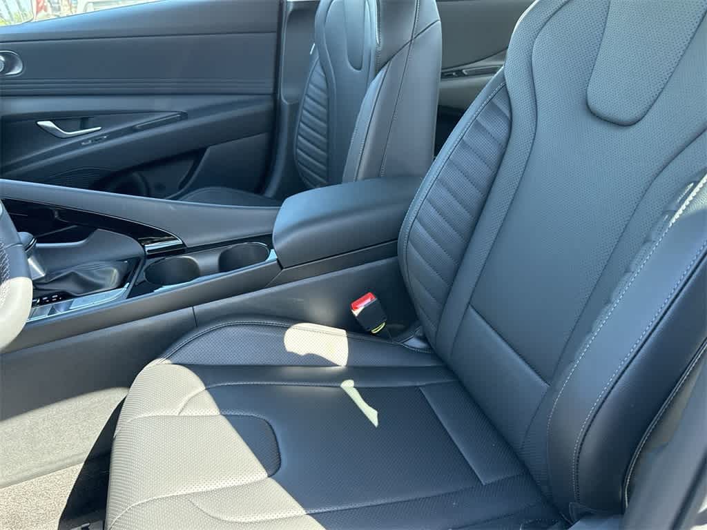 Thumbnail: 2025 Hyundai Elantra - 17