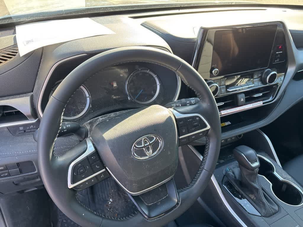 Thumbnail: 2025 Toyota Highlander - 14