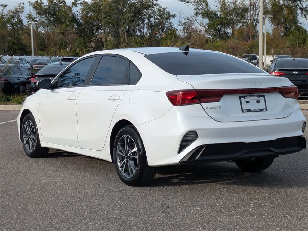 Thumbnail: 2022 Kia Forte - 3