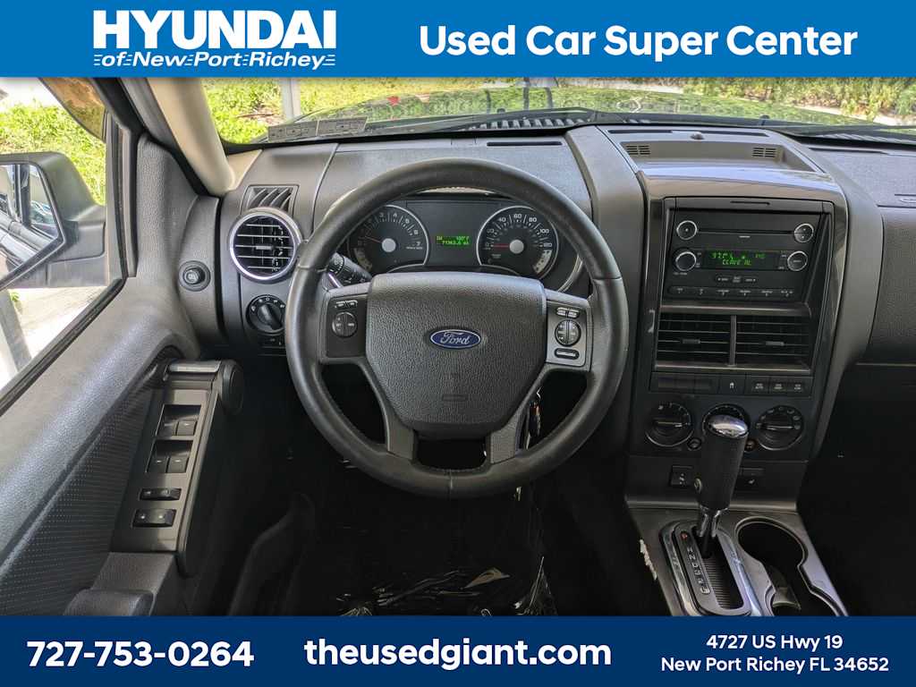 Thumbnail: 2010 Ford Explorer - 20