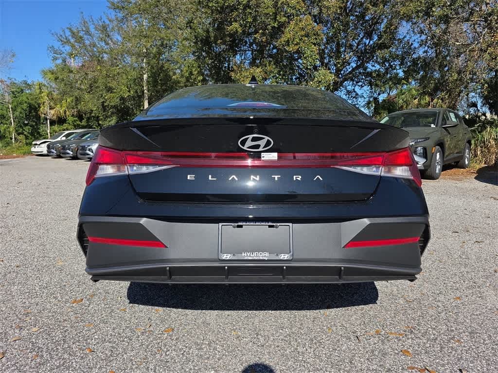 Thumbnail: 2025 Hyundai Elantra - 4