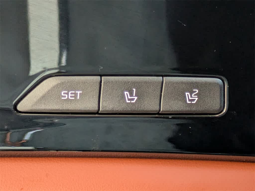 Thumbnail: 2023 Kia Carnival - 31