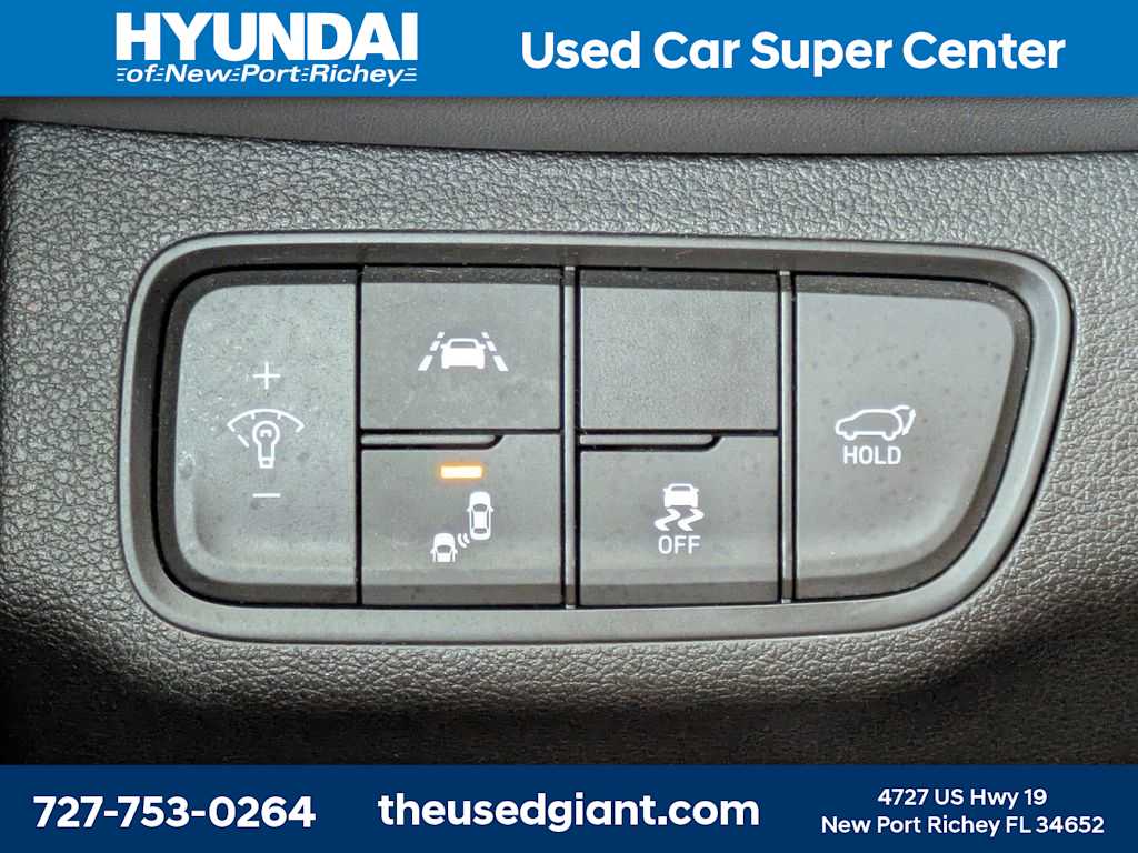Thumbnail: 2020 Hyundai Santa Fe - 32