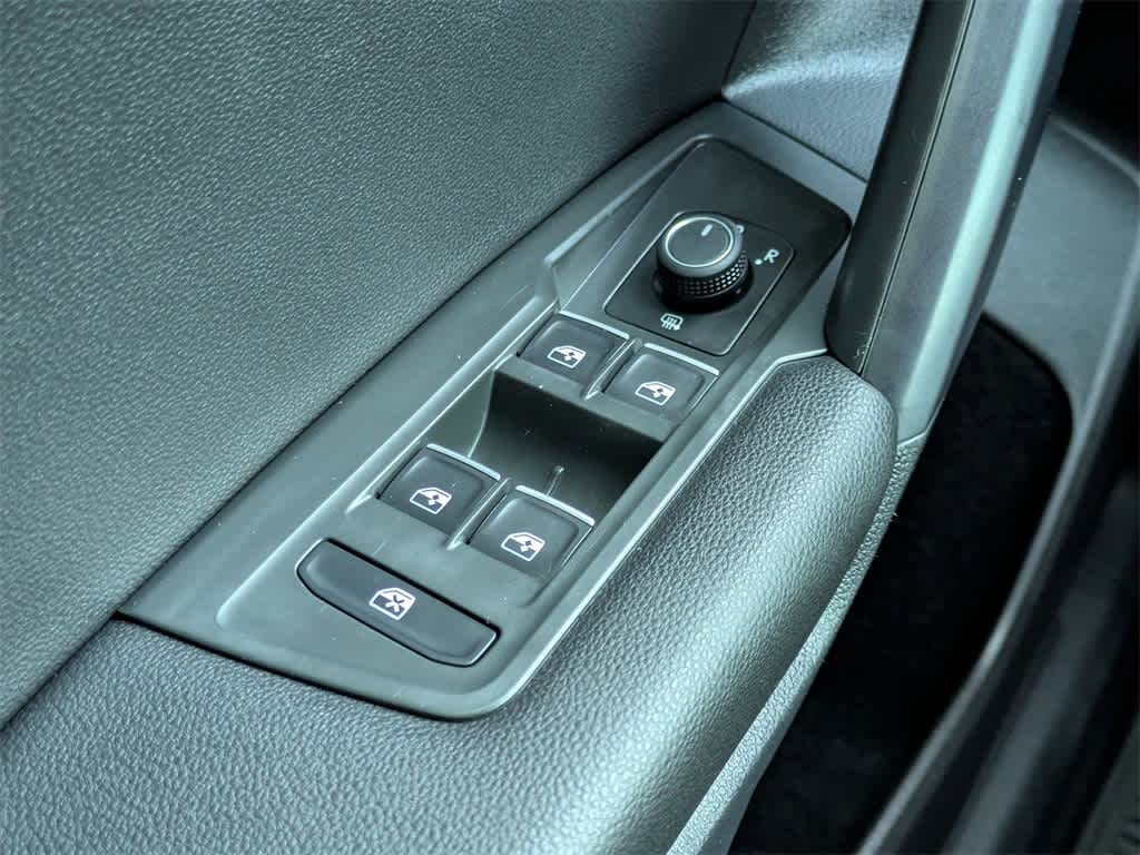 Thumbnail: 2021 Volkswagen Tiguan - 33