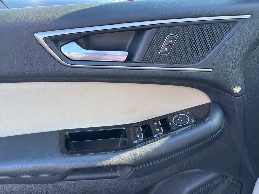 Thumbnail: 2018 Ford Edge - 10