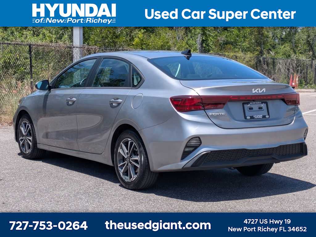 Thumbnail: 2024 Kia Forte - 3