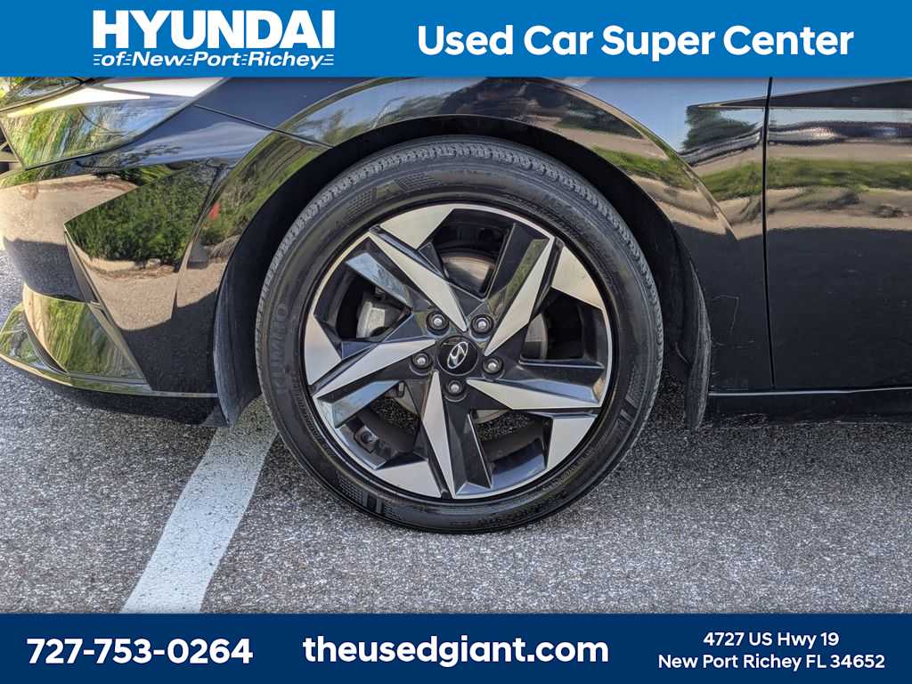Thumbnail: 2023 Hyundai Elantra - 10