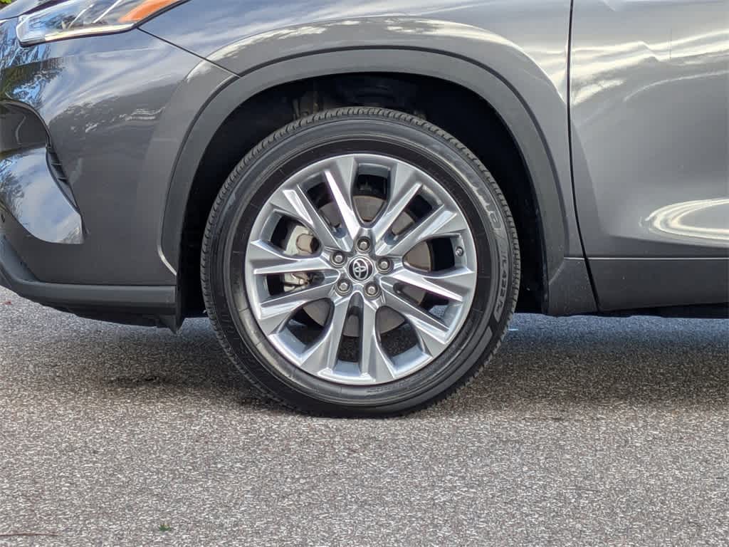 Thumbnail: 2022 Toyota Highlander - 10