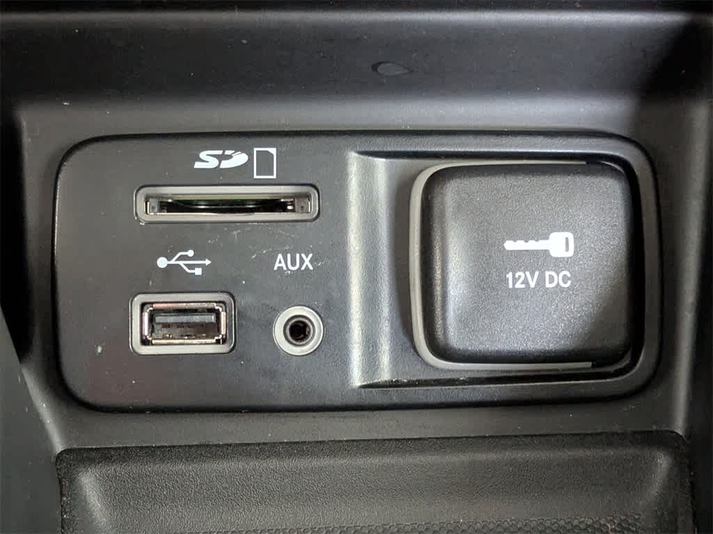 Thumbnail: 2016 Jeep Cherokee - 25