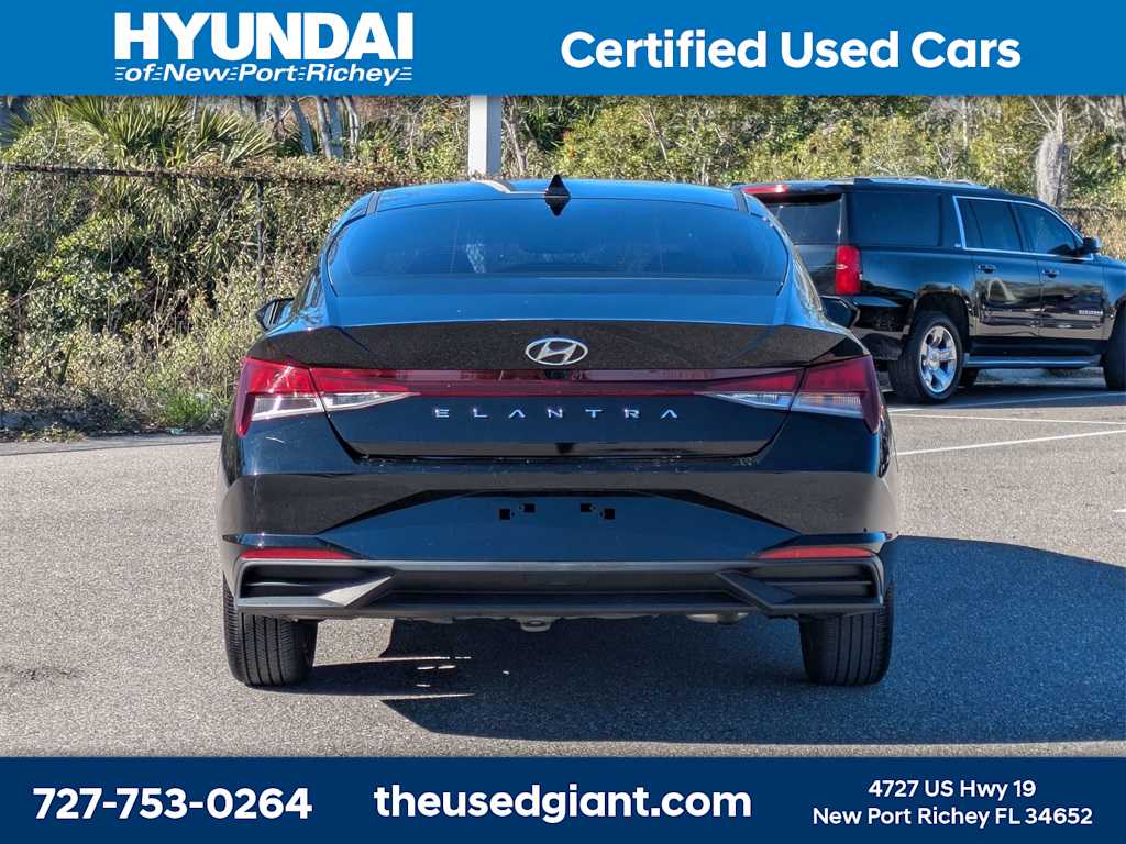 Thumbnail: 2023 Hyundai Elantra - 4