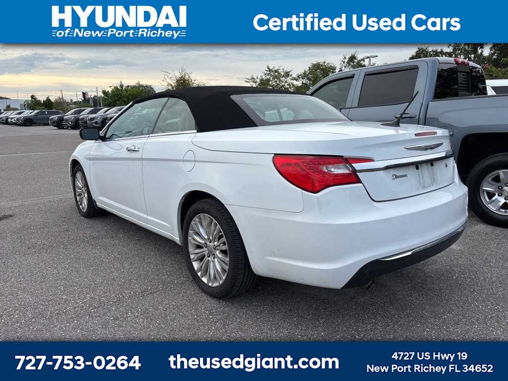 Thumbnail: 2011 Chrysler 200 - 2