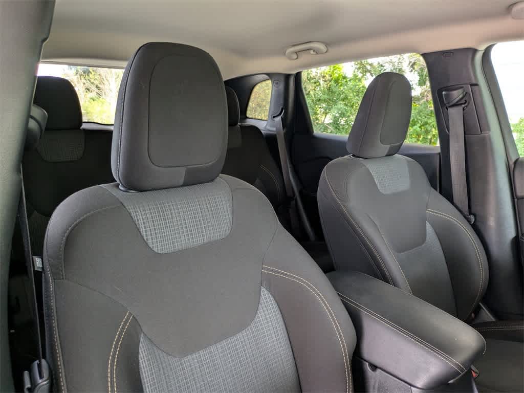 Thumbnail: 2016 Jeep Cherokee - 6