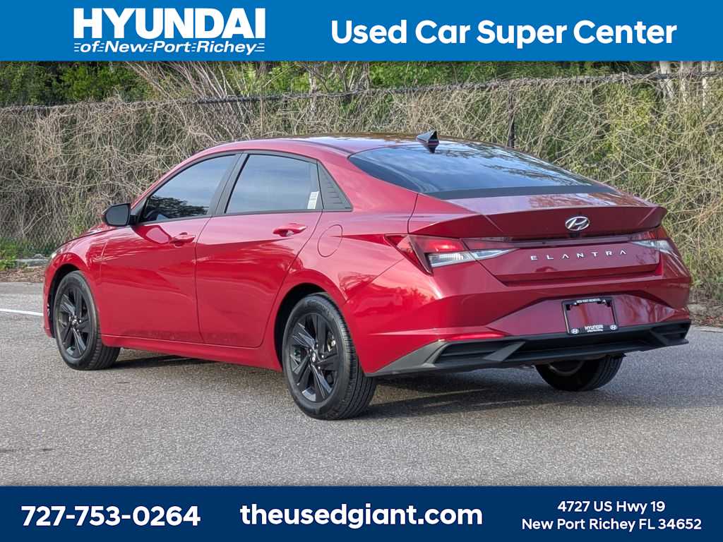 Thumbnail: 2022 Hyundai Elantra - 3