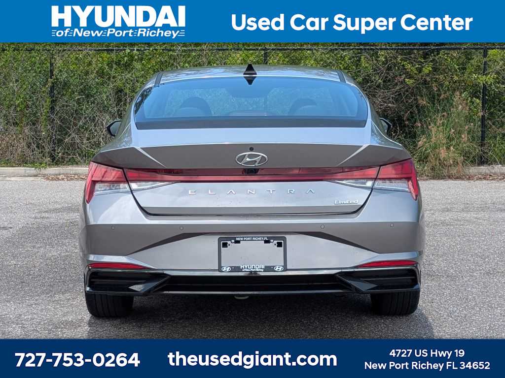 Thumbnail: 2022 Hyundai Elantra - 4