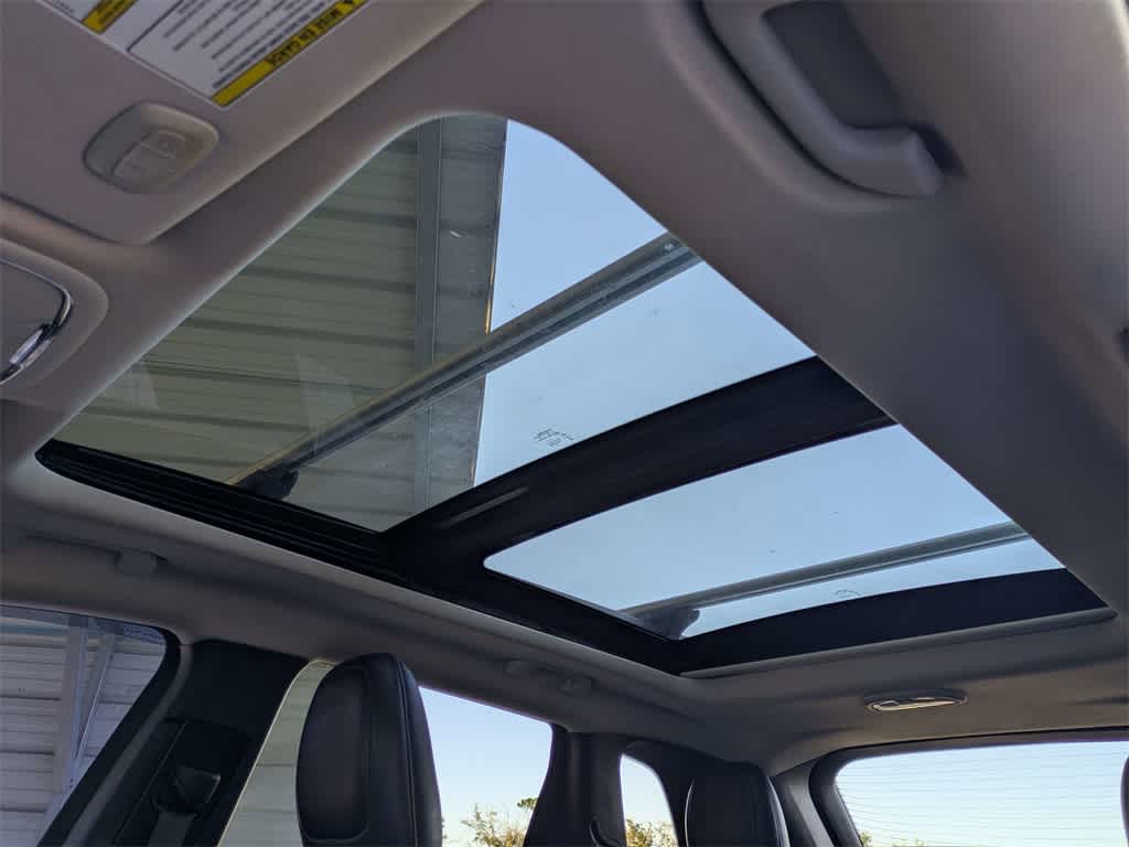 Thumbnail: 2017 Jeep Cherokee - 26