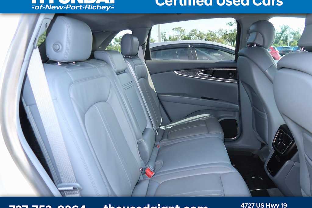 Thumbnail: 2019 Lincoln Nautilus - 9