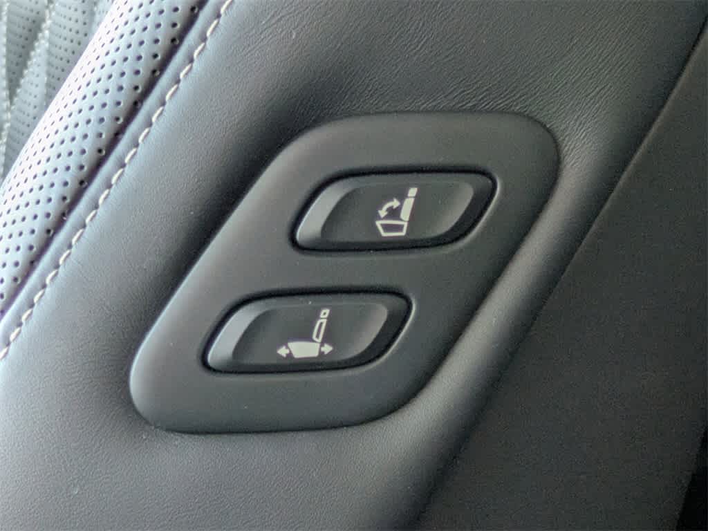 Thumbnail: 2023 Genesis GV80 - 28