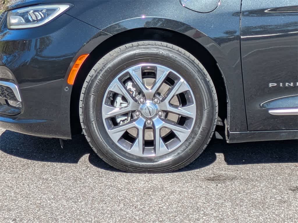 Thumbnail: 2022 Chrysler Pacifica - 10