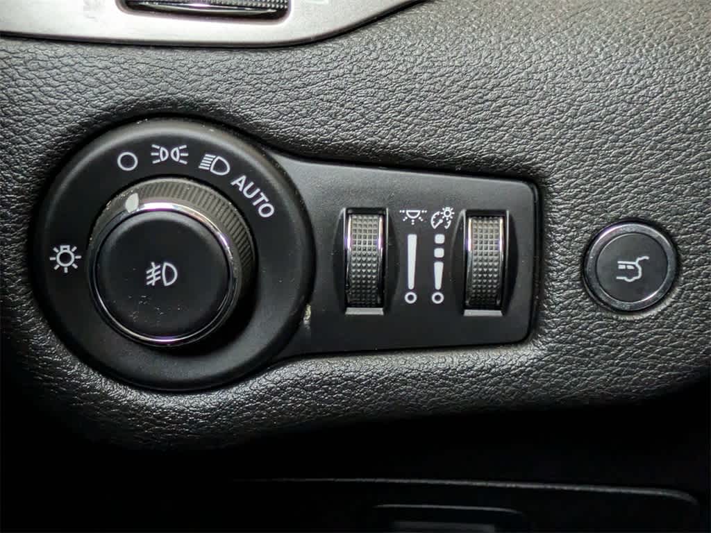 Thumbnail: 2019 Jeep Cherokee - 35