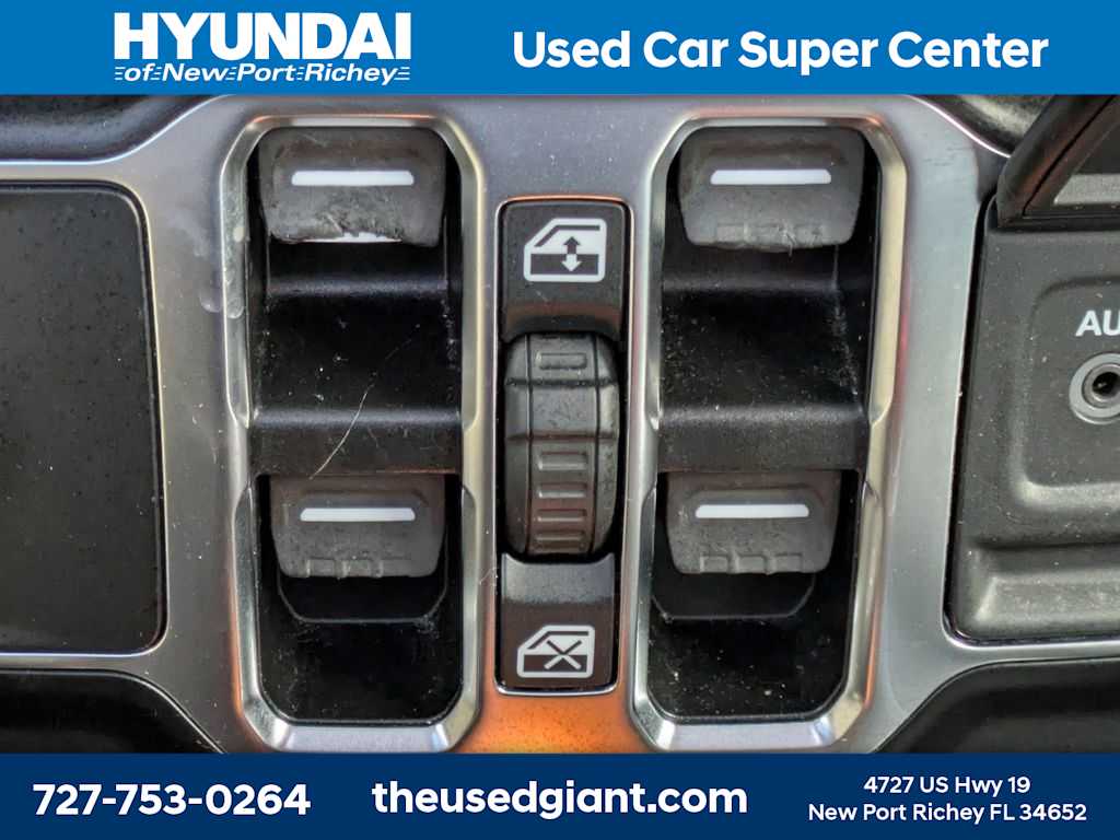 Thumbnail: 2022 Jeep Wrangler - 32