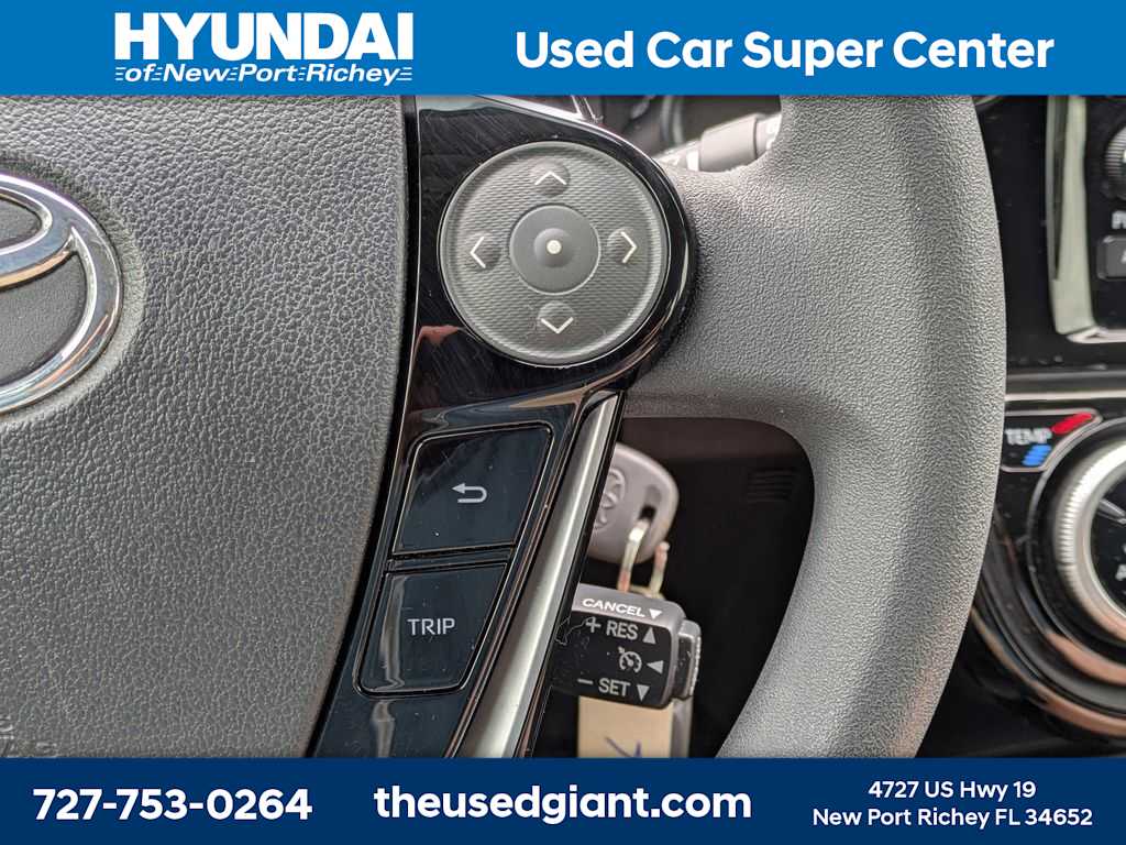 Thumbnail: 2018 Toyota Prius c - 28