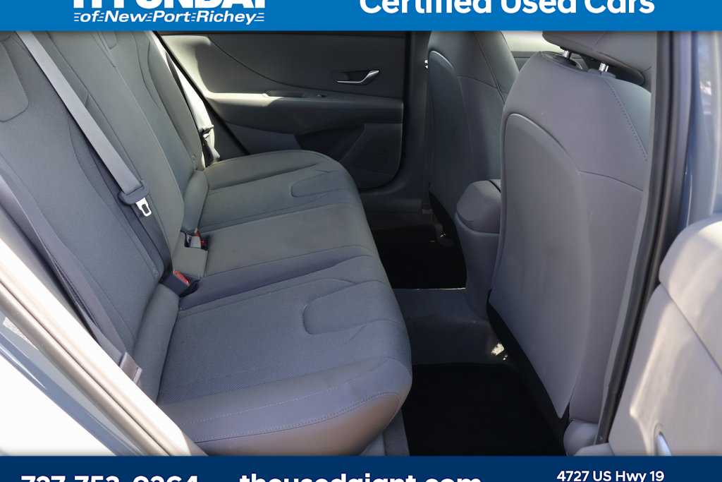2023 Hyundai Elantra SE 8