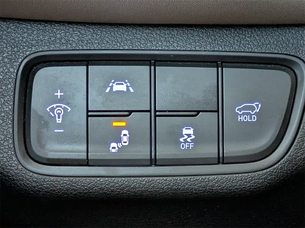 Thumbnail: 2020 Hyundai Santa Fe - 32