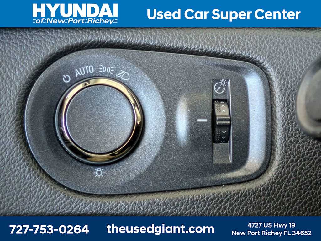 Thumbnail: 2015 Cadillac SRX - 30