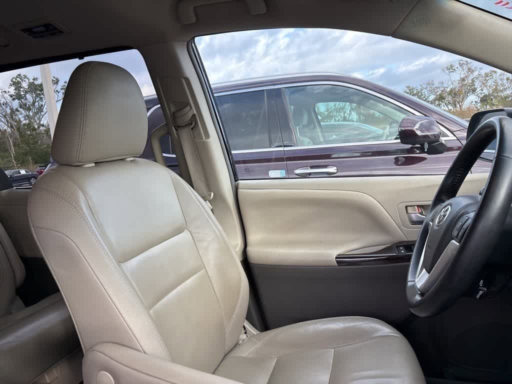 Thumbnail: 2015 Toyota Sienna - 8