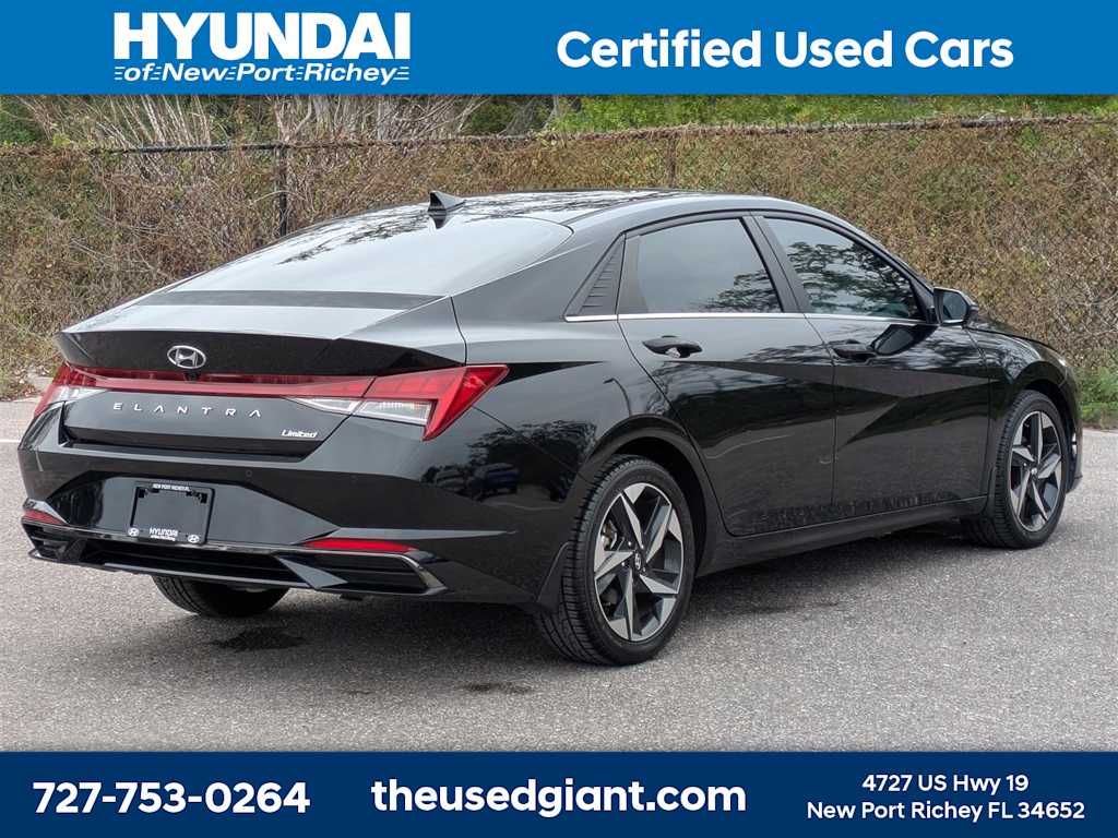 Thumbnail: 2022 Hyundai Elantra - 5