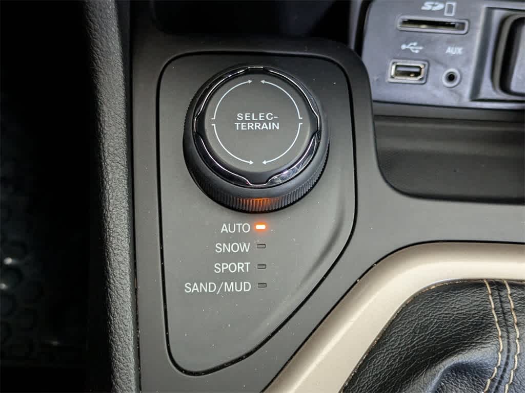 Thumbnail: 2016 Jeep Cherokee - 26