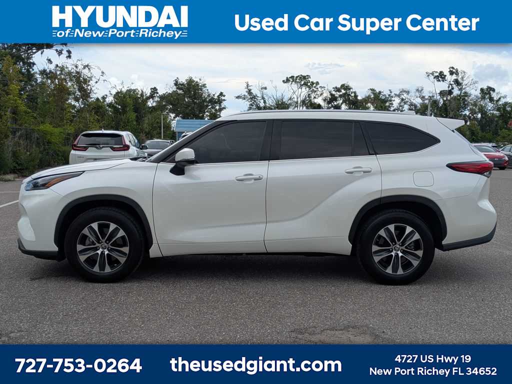 Thumbnail: 2021 Toyota Highlander - 2