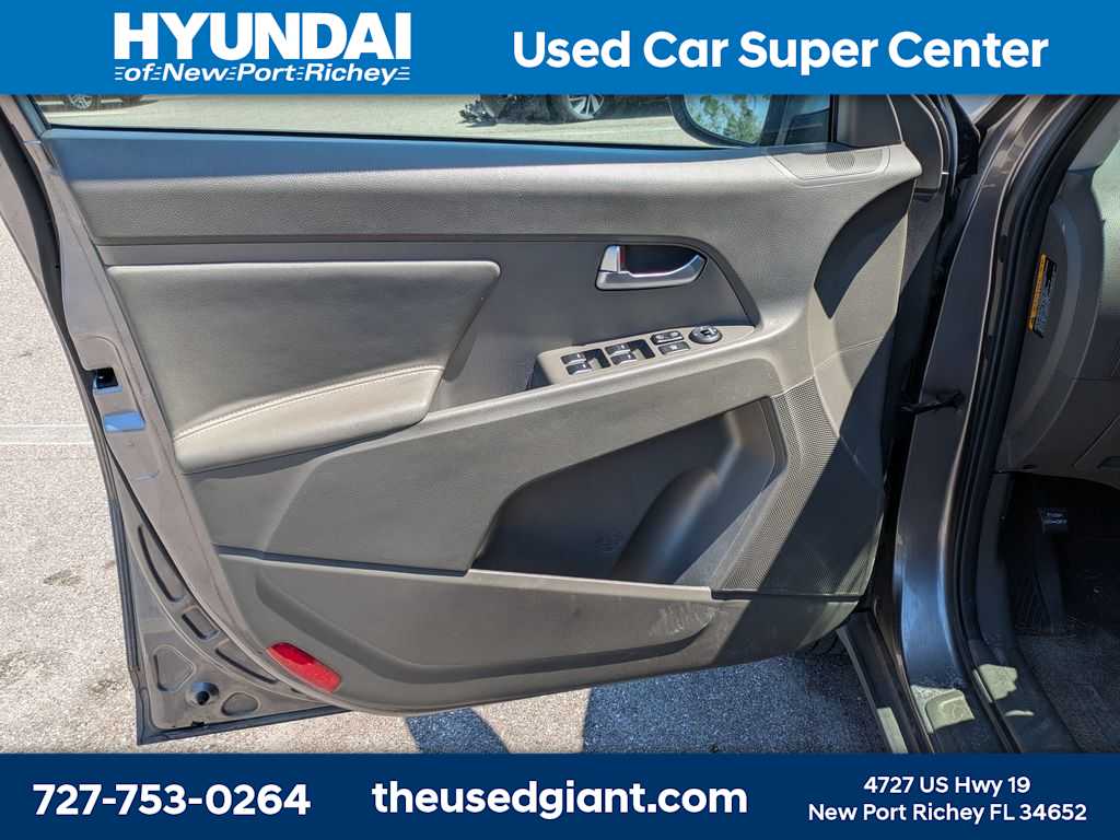 Thumbnail: 2011 Kia Sportage - 9