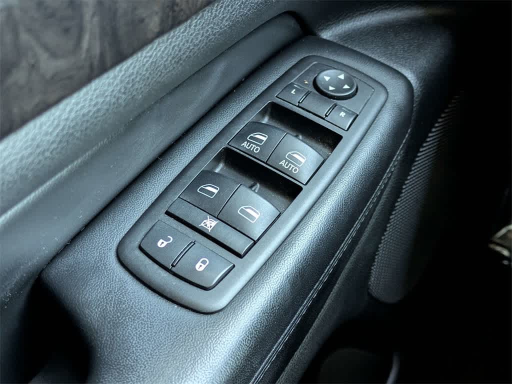 Thumbnail: 2012 Jeep Grand Cherokee - 28