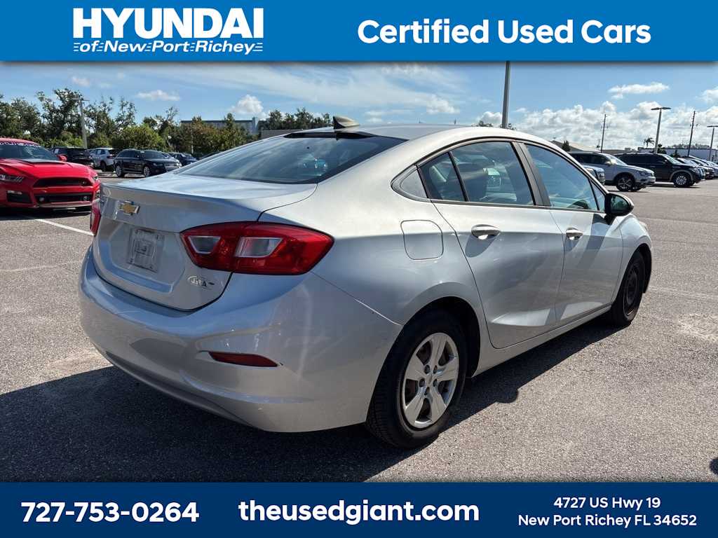 Thumbnail: 2017 Chevrolet Cruze - 3