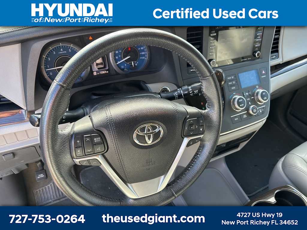 Thumbnail: 2018 Toyota Sienna - 11