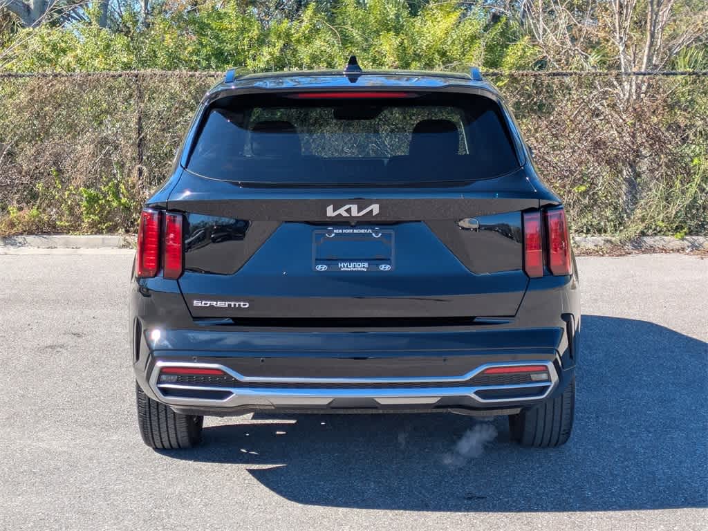 Thumbnail: 2023 Kia Sorento - 4