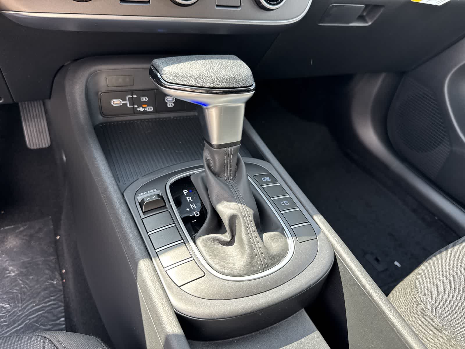 2025 Hyundai Kona SE 29