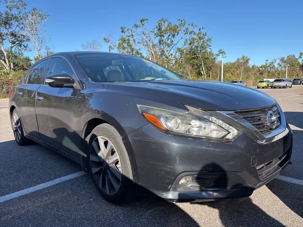 Thumbnail: 2016 Nissan Altima - 4