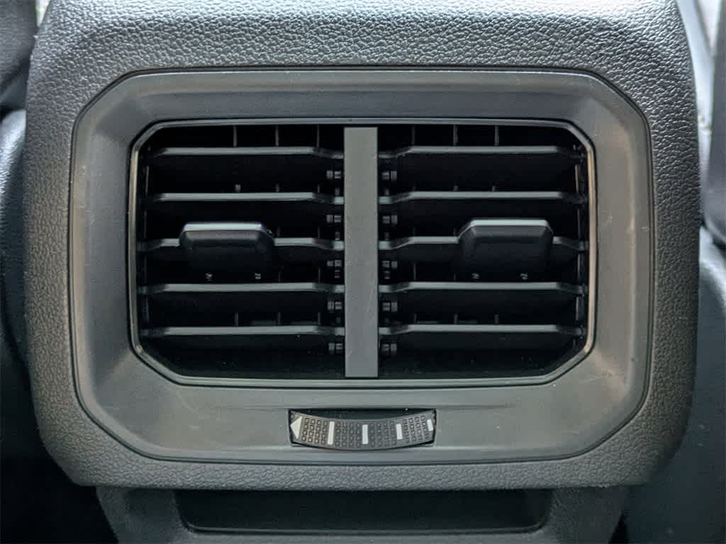 Thumbnail: 2021 Volkswagen Tiguan - 18