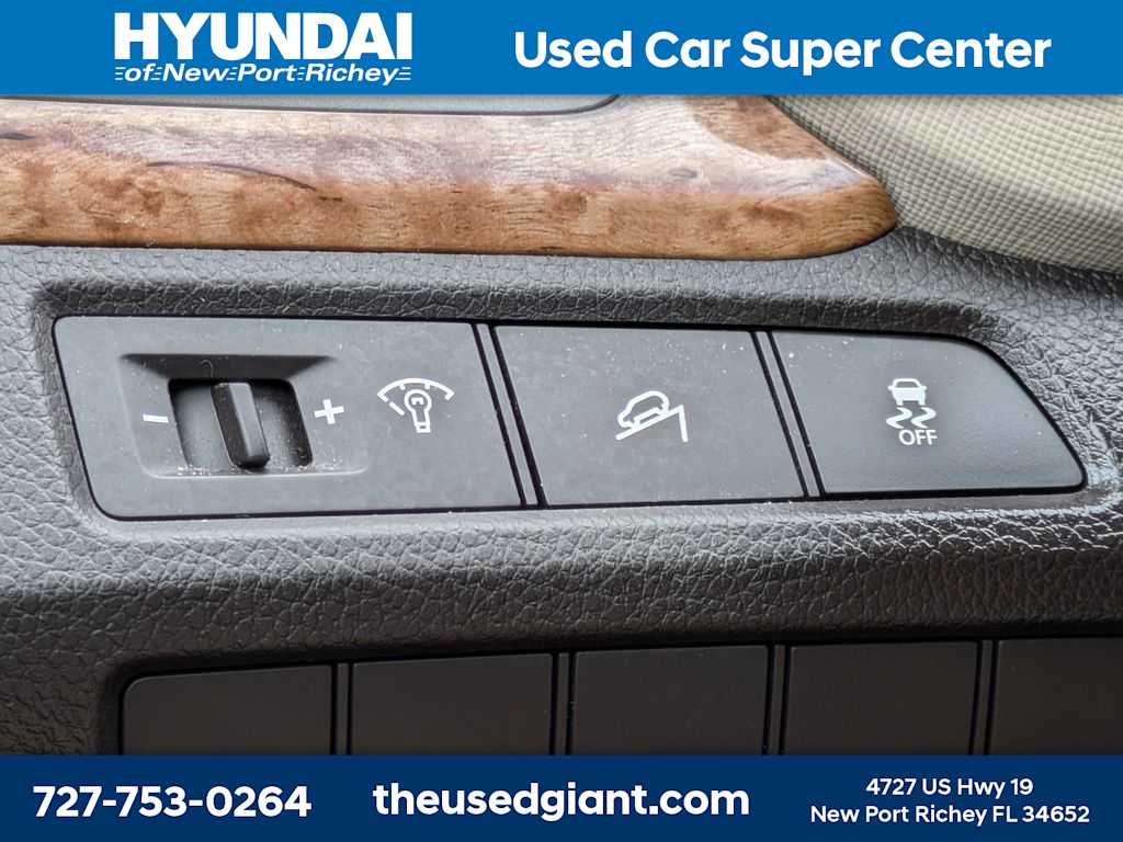 Thumbnail: 2015 Hyundai Santa Fe - 26