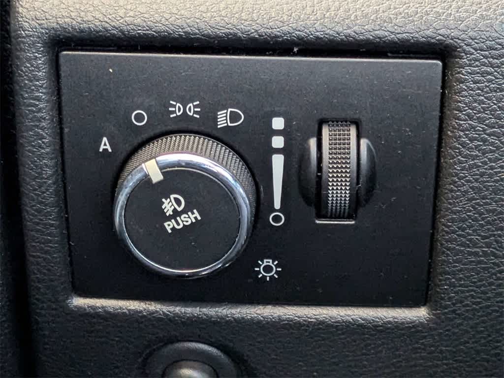 Thumbnail: 2012 Jeep Grand Cherokee - 27