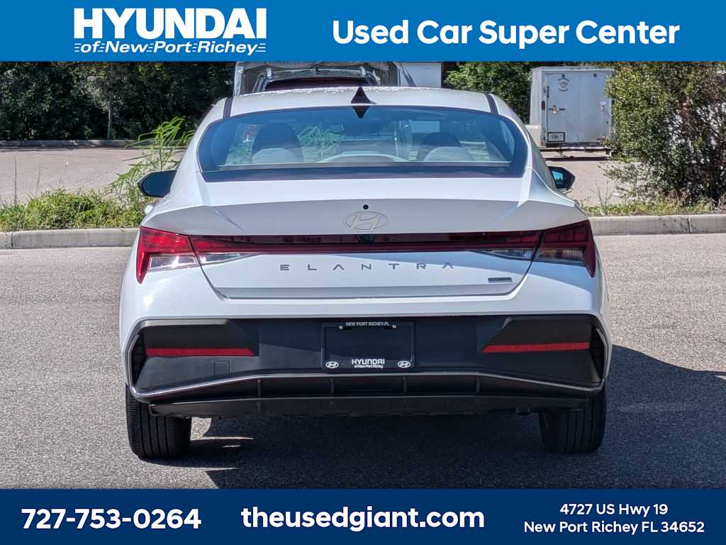 Thumbnail: 2025 Hyundai Elantra - 4
