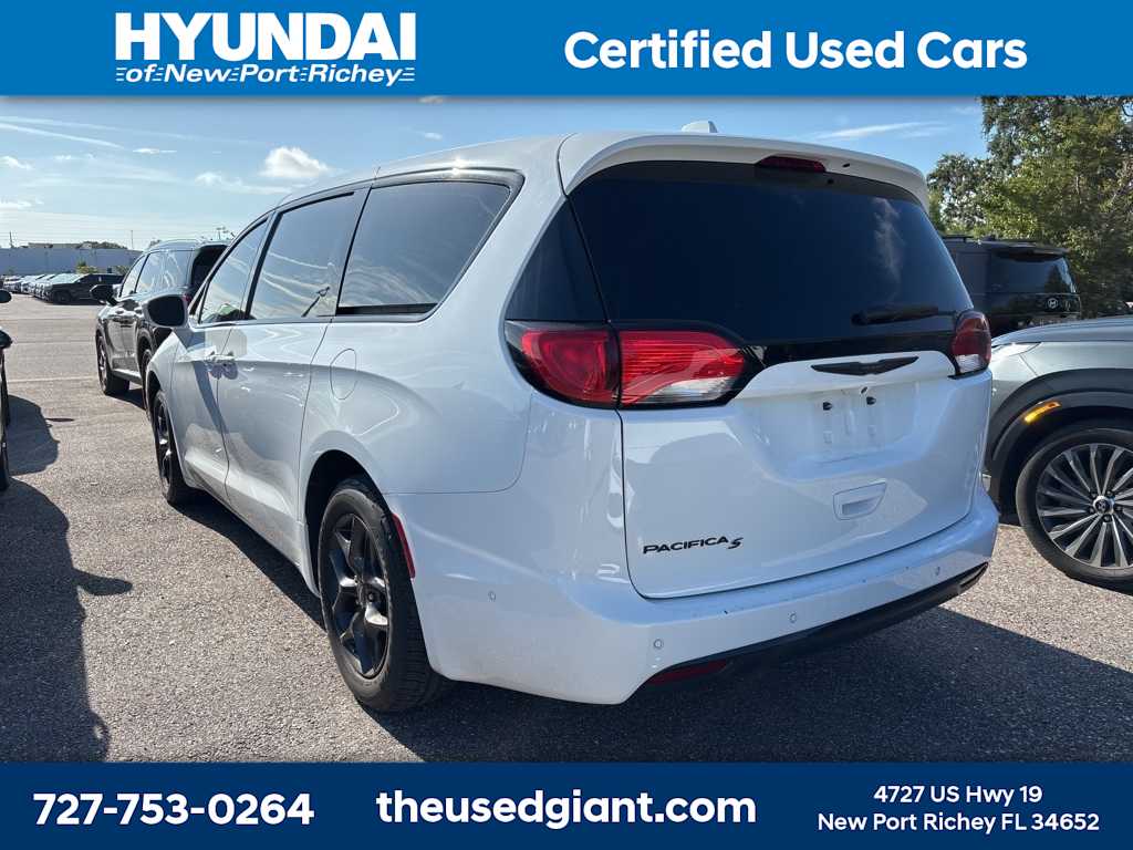 Thumbnail: 2019 Chrysler Pacifica - 2