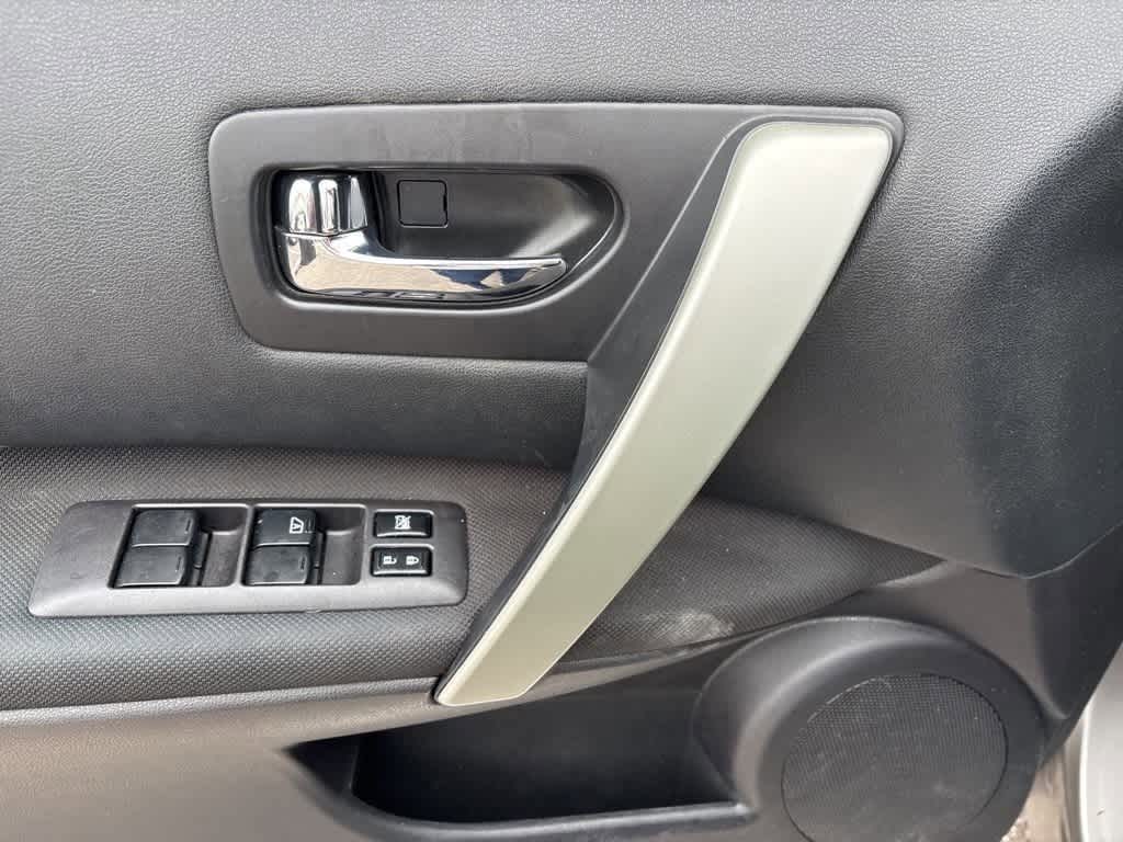 Thumbnail: 2014 Nissan Rogue - 10