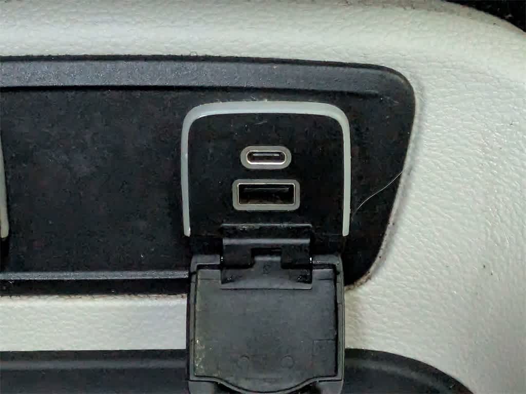 Thumbnail: 2021 Chrysler Voyager - 31