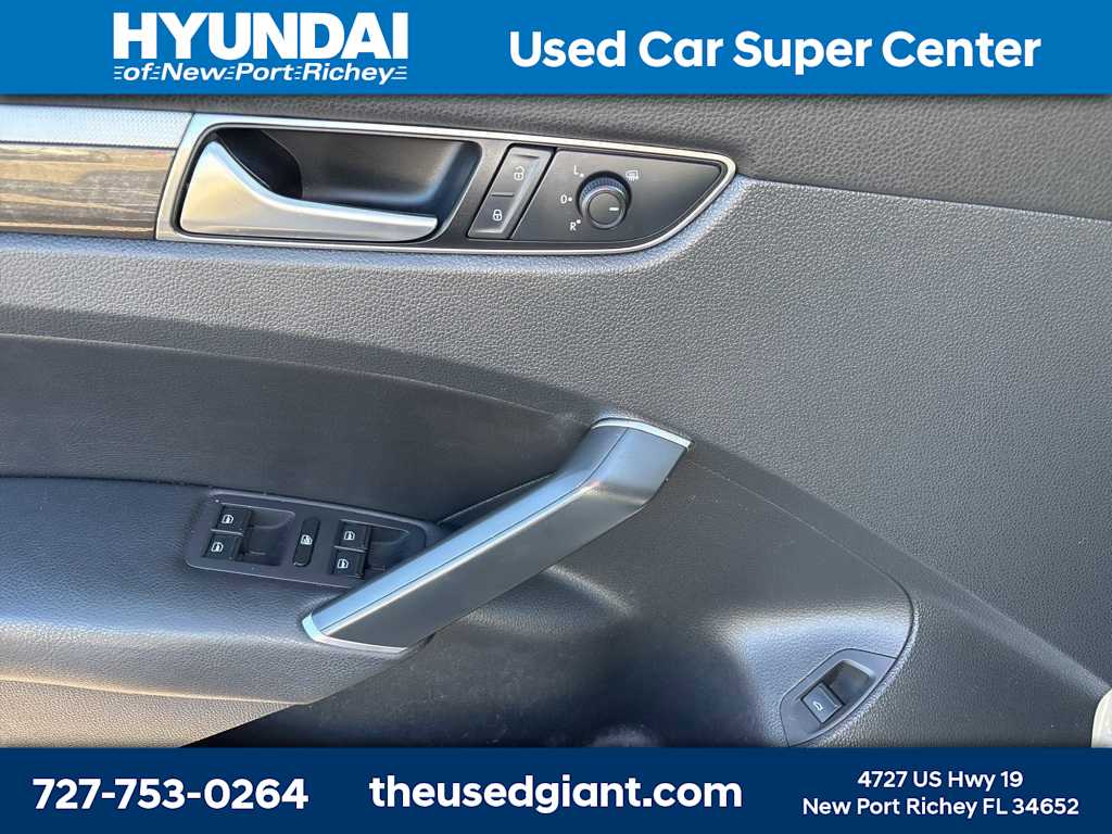 Thumbnail: 2018 Volkswagen Passat - 12