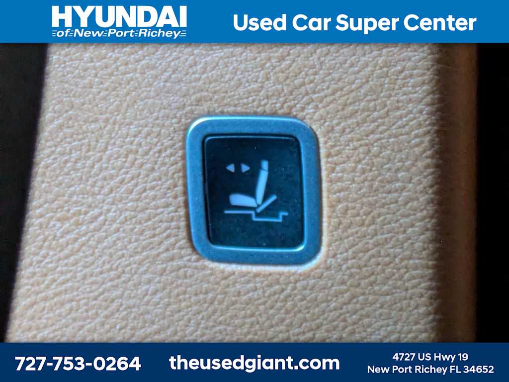 Thumbnail: 2022 Chrysler Pacifica - 22