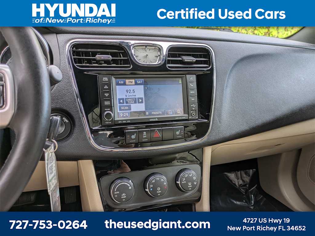 Thumbnail: 2011 Chrysler 200 - 19